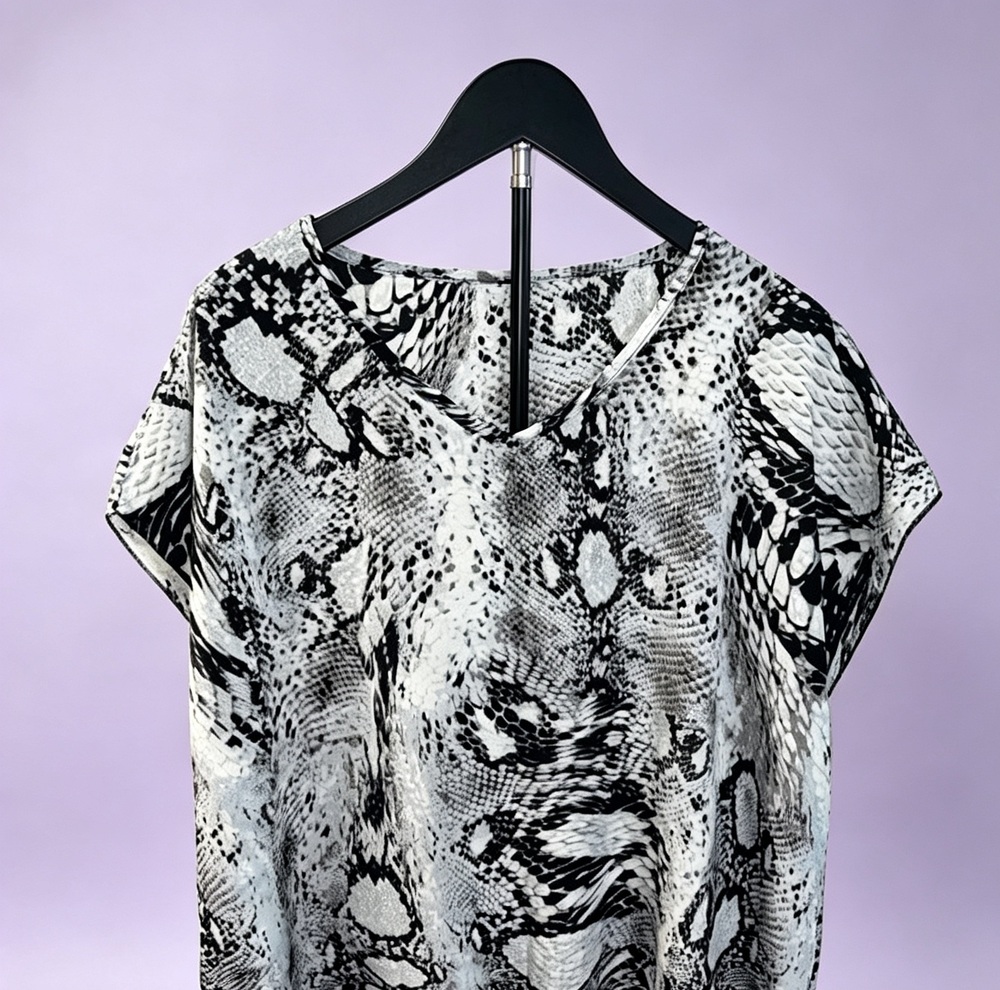 Kendall & James Women’s Snake Print Cover-Up High Slit V-Neck Top!